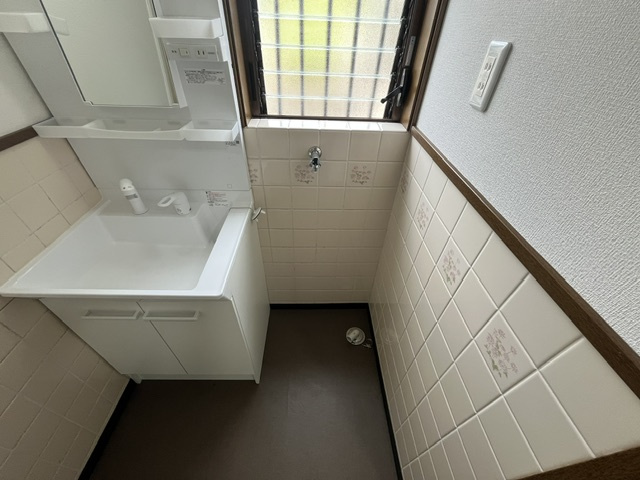 西板持町7丁目貸家の洗面所