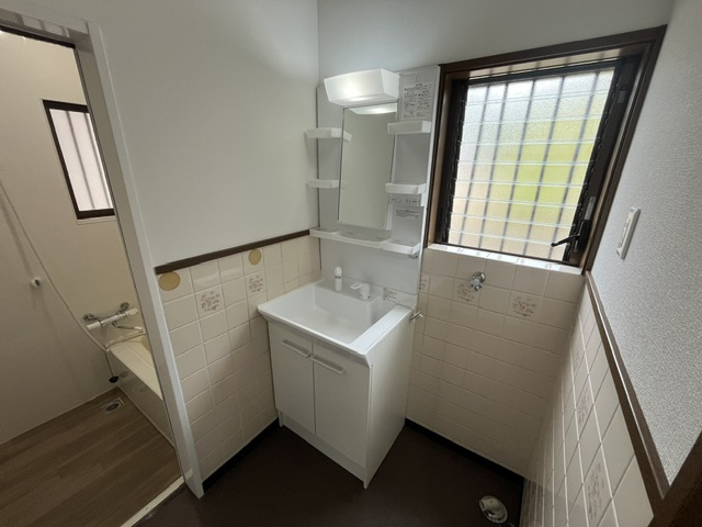 西板持町7丁目貸家の独立洗面台