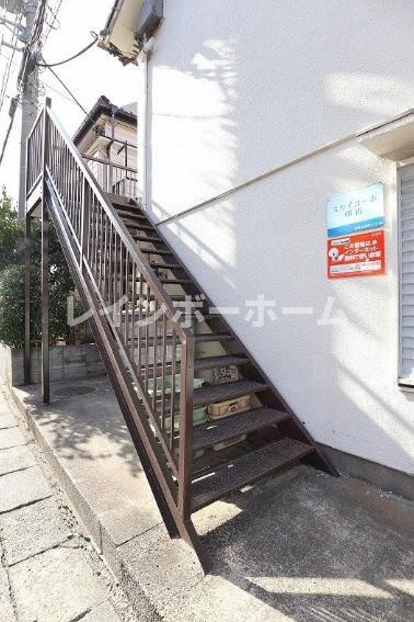 スカイコーポ朝霞のエントランス