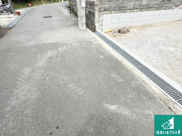 高槻市東城山町　第1期　売土地の前面道路含む現地写真|周辺は落ち着いた街並みの住宅地！子育てがしやすい住環境です！