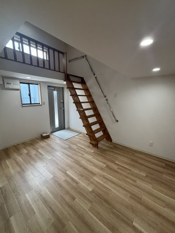 MKハイツ(東難波町)の居間・リビング