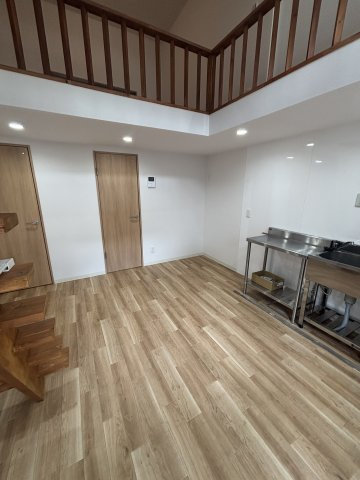 MKハイツ(東難波町)の居間・リビング