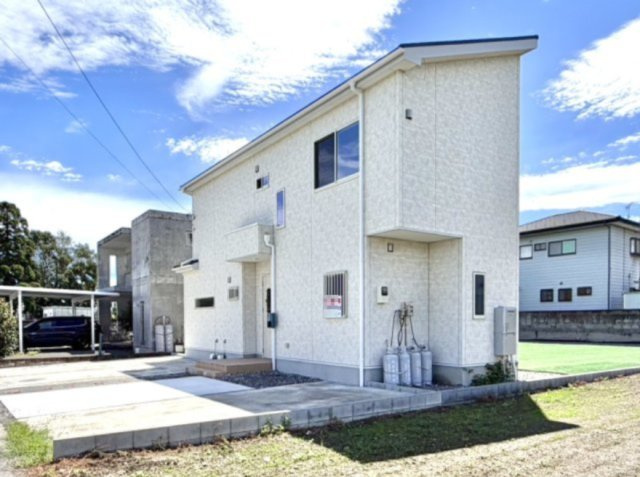 【中古戸建】藤岡市下大塚の外観|■外観｜閑静な住宅街で始める新しい暮らし♪開放的な毎日をあなたへ(^^♪