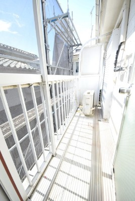 町田市相原町のアパートのバルコニー