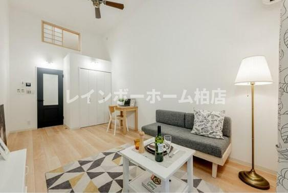 特典：仲介手数料が無料です!!の居間・リビング|※家具等はイメージです。実際には付きません。