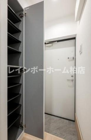 特典：仲介手数料が無料です!!の玄関|ゆったりとした玄関です