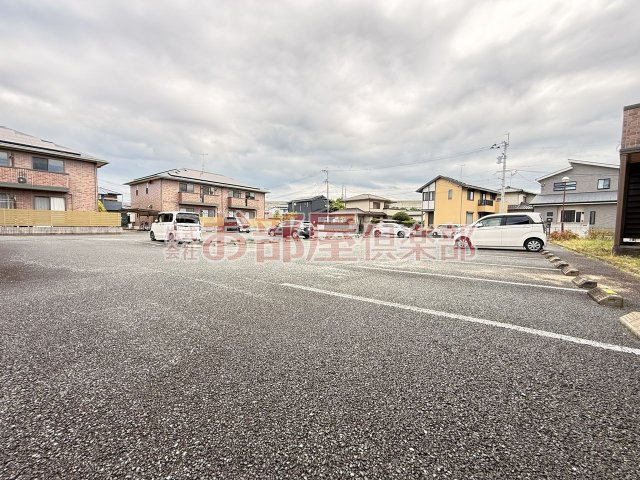 メルベーユ・ドミール D棟の駐車場