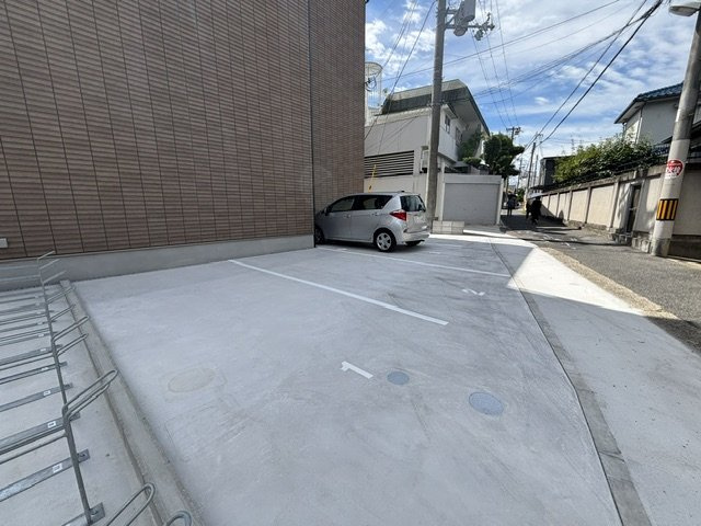 レジーナ本町の駐車場