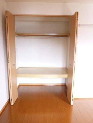 メルベーユ・ドミール D棟の収納|こまごまとしたものを収納できそうですね