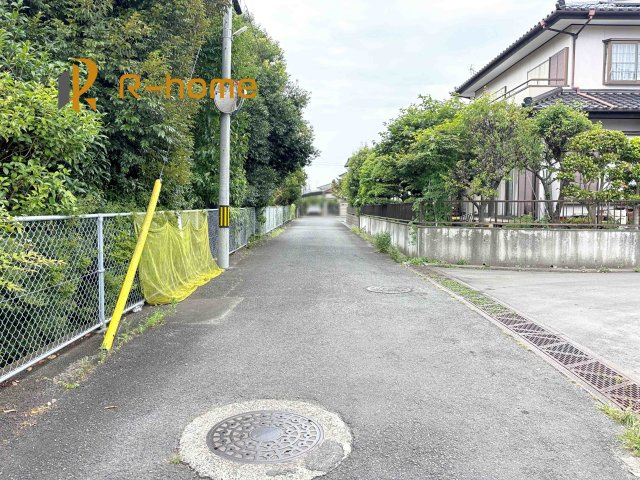水戸市新原1丁目　新築戸建て　B号棟の前面道路含む現地写真|周辺環境も併せて案内致します♪
閑静な住宅地で笑顔あふれる新生活！
ぜひ現地へお越しください♪
