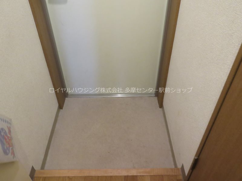 靴箱付きの玄関スペースです♪
