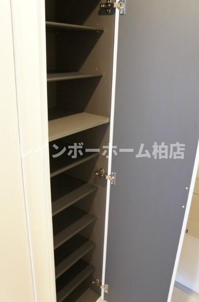 経済的な都市ガス☆二口コンロ☆の収納|玄関のシューズボックスです