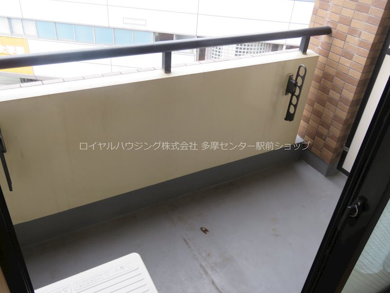 南向き５階のバルコニーで陽当り眺望ともに良好です♪