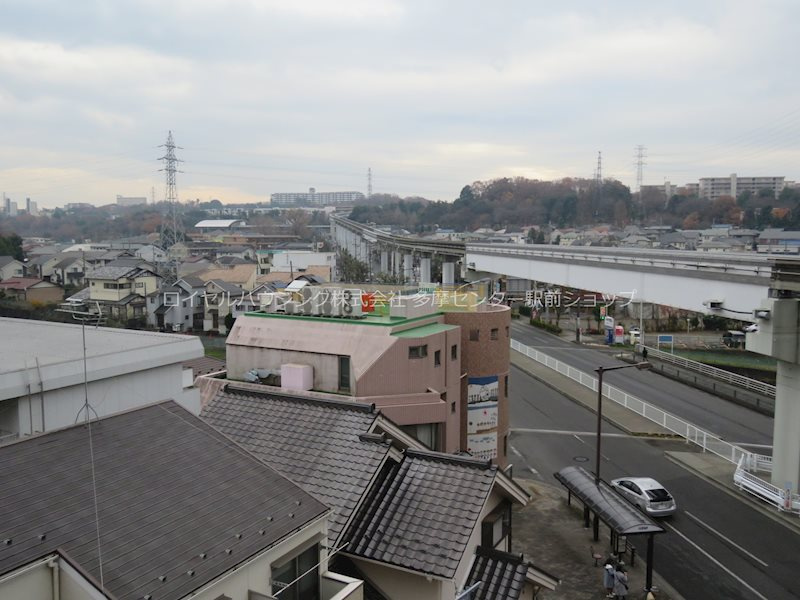 バルコニーからの眺望は南向き５階で陽当り眺望ともに良好です♪