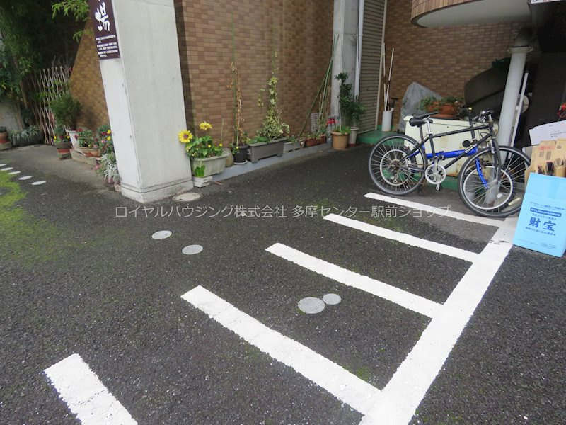 敷地内の駐輪場です♪