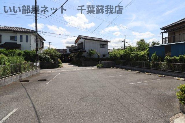 アビタシオンⅢの駐車場|車をお持ちの方に嬉しい駐車場付きの物件です