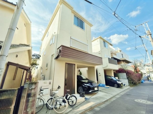 板橋区大山金井町の前面道路含む現地写真|活気ある商店街「ハッピーロード大山商店街」も近くお買い物には困りません
池袋駅行バス停3分バスで15分　バス便もありアクセスが広がります