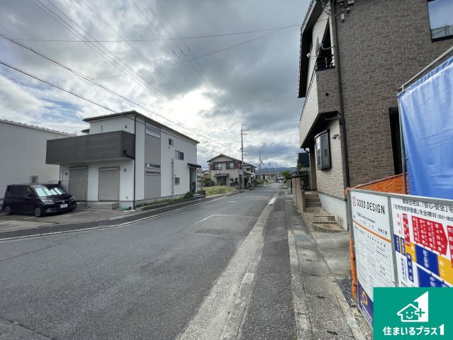 大津市真野　新築一戸建ての前面道路含む現地写真|周辺は落ち着いた街並みの住宅地！子育てがしやすい住環境です！まだ未完成ですが、現地でしかわからない事もございます。是非一度ご覧ください。
