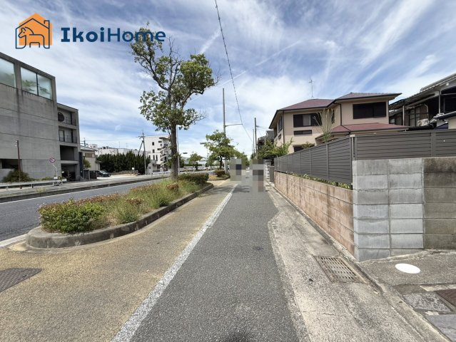 明石市大久保町わかば　土地の前面道路含む現地写真|●年中無休：当日予約可●前面道路は南西側で広々しておりますが、歩道もありますので安心です！