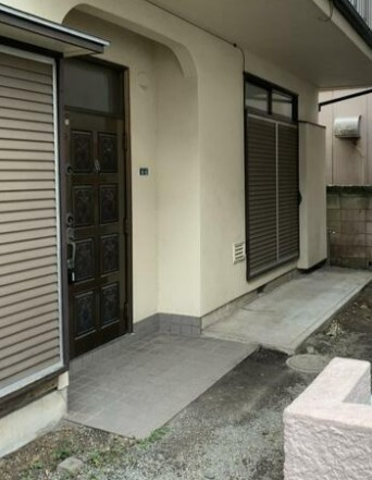 厚木市水引１丁目のテラスの玄関