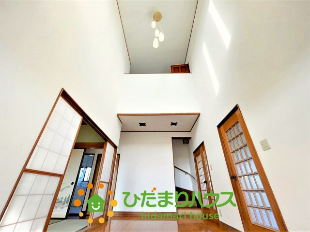 古河市東山田　中古一戸建ての玄関