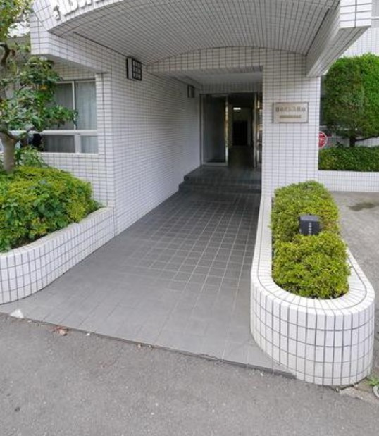 日神パレス狭山のエントランス