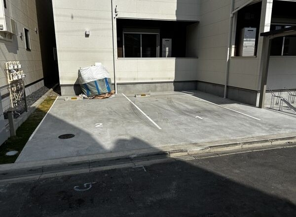 ジーメゾン名古屋中川グレイスの駐車場