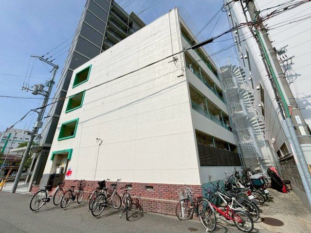 エバーグリーン新大阪の外観