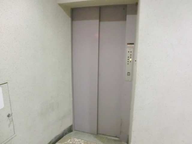ニューシャトレーマンションのその他共用部分|エレベーター完備。