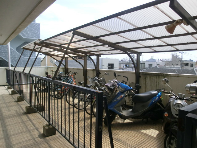 ニューシャトレーマンションのその他共用部分|自転車置き場は３階にあります。