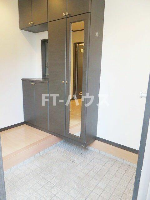八千代市大和田新田戸建の玄関