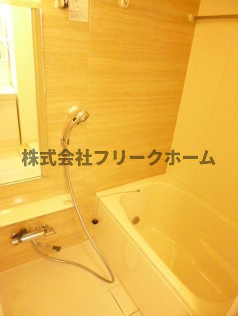 武蔵野市境南町１丁目のアパートの浴室