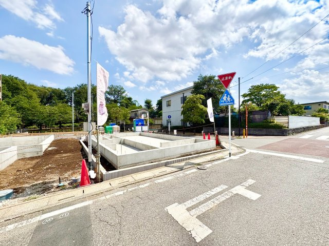 《仲介手数料半額》ふじみ野市大井2丁目　全5棟　1号棟の前面道路含む現地写真