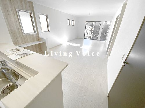 【居間・リビング】 | 【仲介手数料０円】藤沢市善行坂2期　新築一戸建て　全3棟 | 藤沢市善行坂2期　新築一戸建て　全3棟