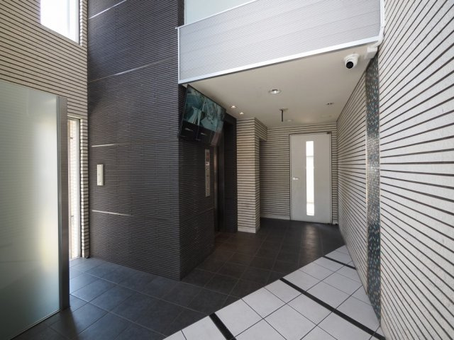 大阪市福島区海老江８丁目の賃貸マンションのエントランス