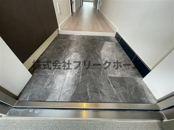 武蔵野市吉祥寺本町４丁目の賃貸マンションの玄関