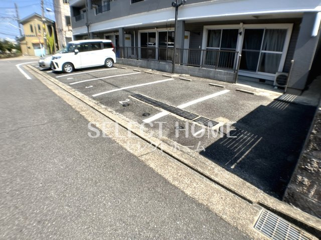 【駐車場】 | スリーアイランド | 駐車場があります