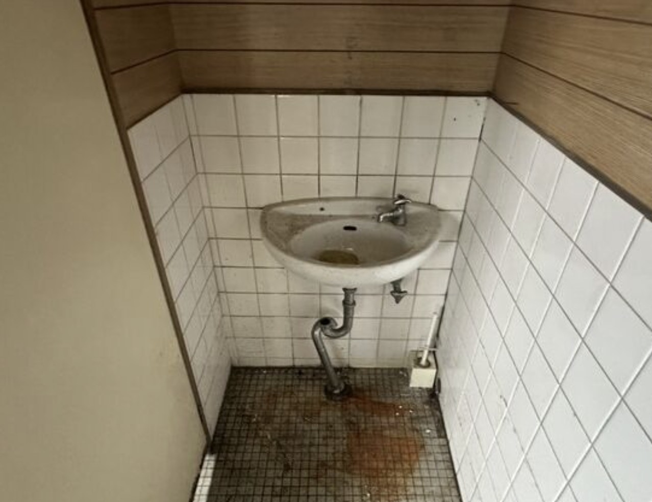 豊中市　倉庫・工場の洗面所