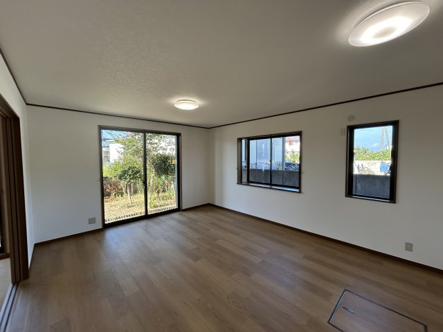 小松島市和田島町字松田新田　中古戸建の居間・リビング