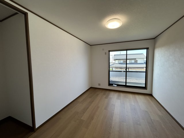 小松島市和田島町字松田新田　中古戸建の洋室