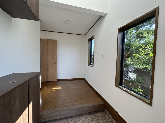 小松島市和田島町字松田新田　中古戸建の玄関