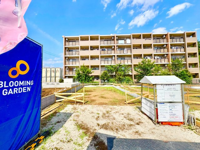 《仲介手数料半額》ふじみ野市大井2丁目　全5棟　3号棟の前面道路含む現地写真