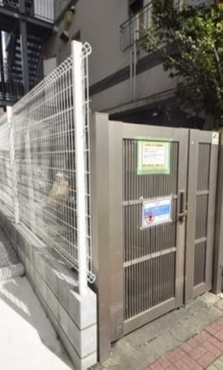アルファコート西川口13のエントランス