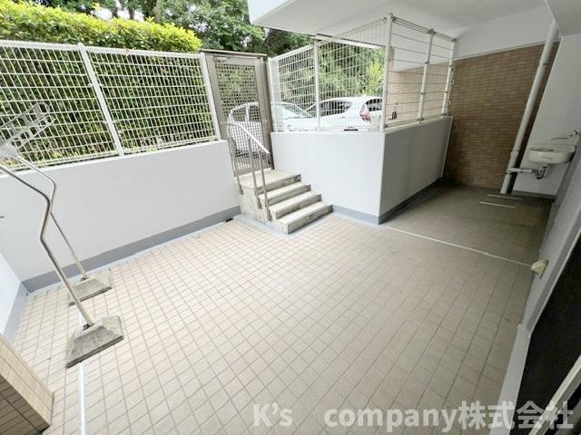 ◎茅ヶ崎市みずき2丁目　グレーシアガーデン湘南みずきのバルコニー|外水栓付で、プランターで家庭菜園なども楽しめます◇