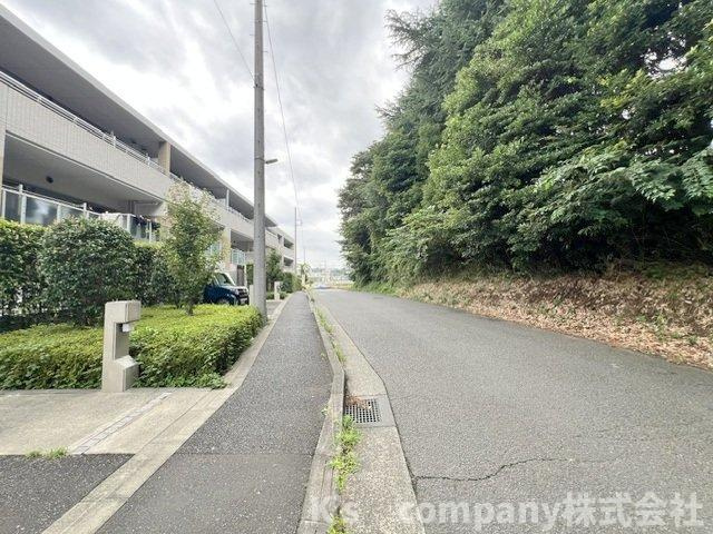 ◎茅ヶ崎市みずき2丁目　グレーシアガーデン湘南みずきの周辺|前面道路の様子です◇