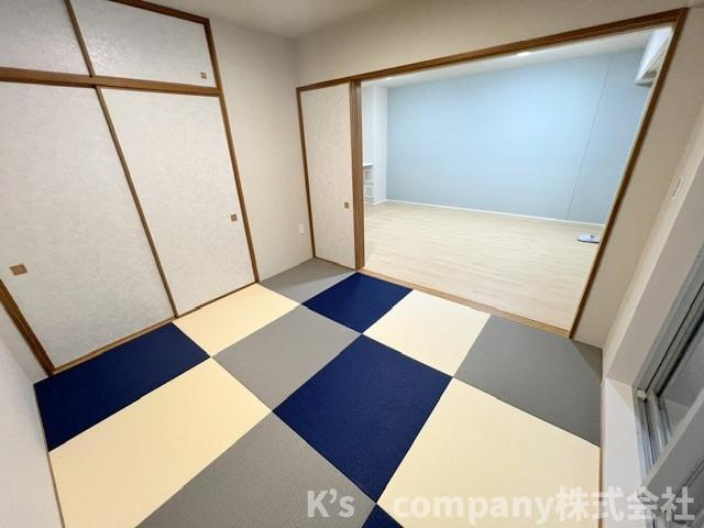 ◎茅ヶ崎市みずき2丁目　グレーシアガーデン湘南みずきの和室|扉を開放してお使いいただくと、リビングに裸足でくつろげる空間になりお子様の遊び場やお昼なスペースとしてもお使いいただけます◇