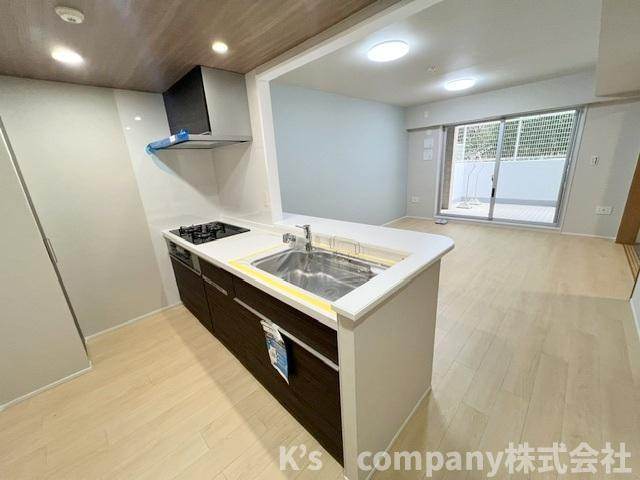 ◎茅ヶ崎市みずき2丁目　グレーシアガーデン湘南みずきのキッチン|リビングにいるご家族を感じながらお料理ができるカウンターキッチン☆