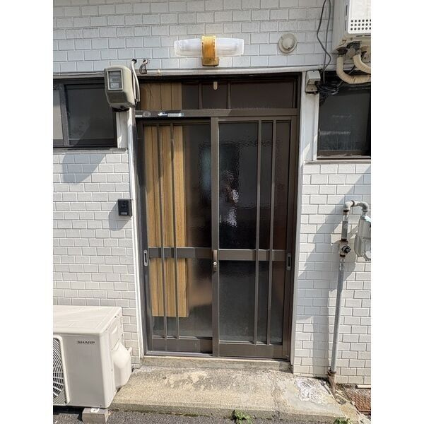 二宮町3丁目連棟住居(東3)の玄関