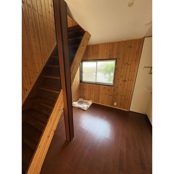 二宮町3丁目連棟住居(東3)の居間・リビング