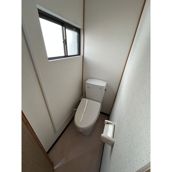 二宮町3丁目連棟住居(東3)のトイレ